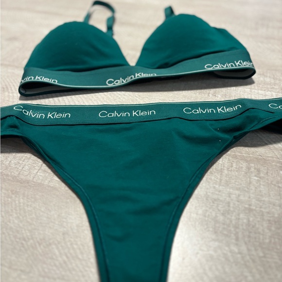 Calvin Klein Deep Green Intimates Set - Picture 6 of 11